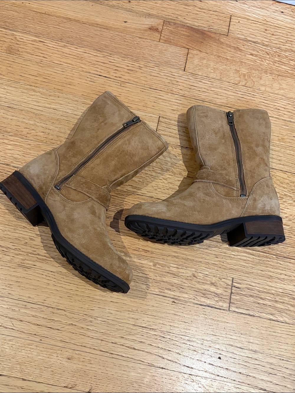 Ugg Chaney Suede Boot New w/o the box size 6.5 - Picture 7 of 17
